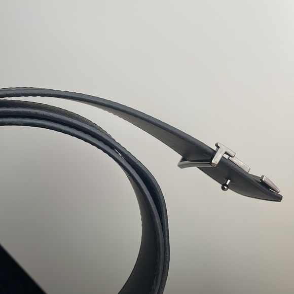 ❌SALE❌Authentic LV INITIALES 40MM REVERSIBLE Belt Size 95/38 🥋 - Picture 9 of 17